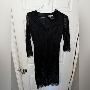 This Eva Mendes dress in size medium is a stunning addition to any wardrobe.